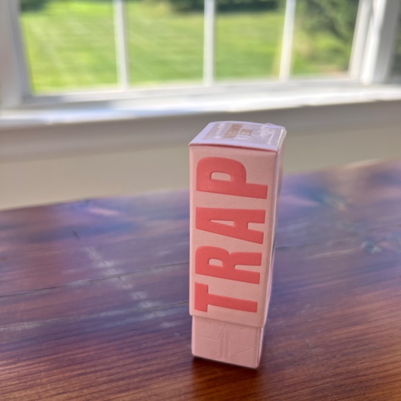 DIET MANNEQUIN- Soft Peachy Nude Jeffrey Star New in Box Velvet Trap Lipstick - Picture 6 of 7